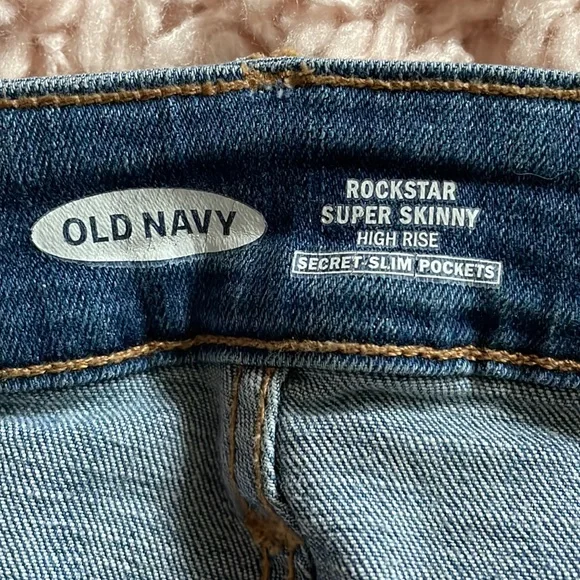 Old navy rockstar high waist skinny jeans - Picture 3 of 4